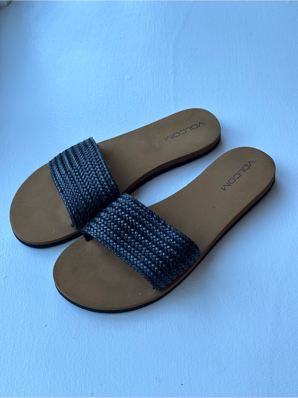NEW Volcom Women’s Simple Braided Slides size 8
